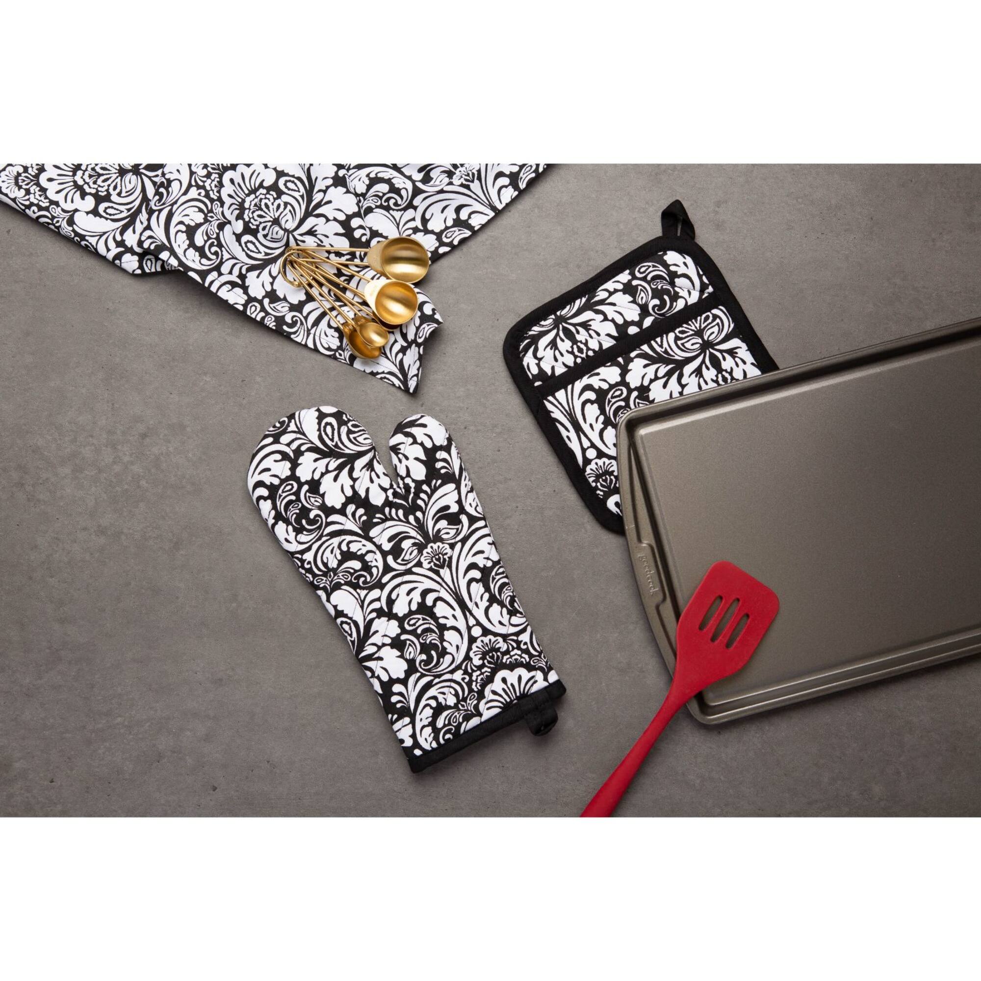 DII® Damask Oven Mitt & Potholder Set